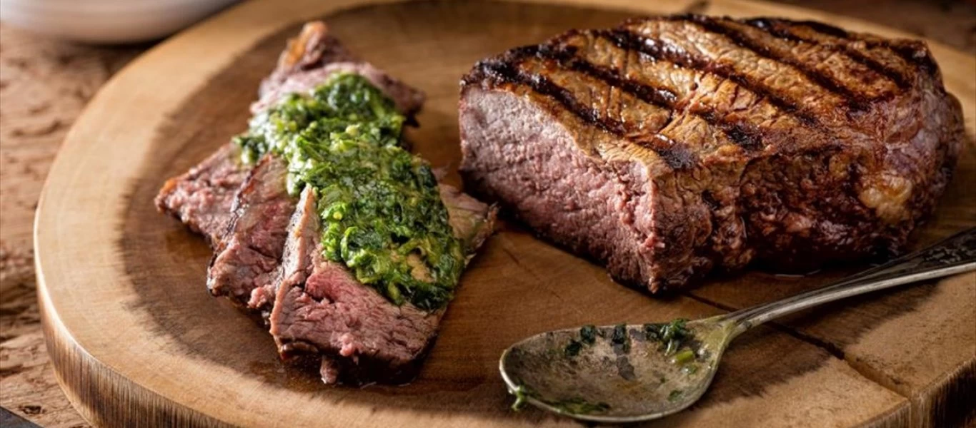 Θα σας «λύσει» τα χέρια: Το εύκολο κόλπο για να έχετε μαλακή μπριζόλα σε πέντε λεπτά